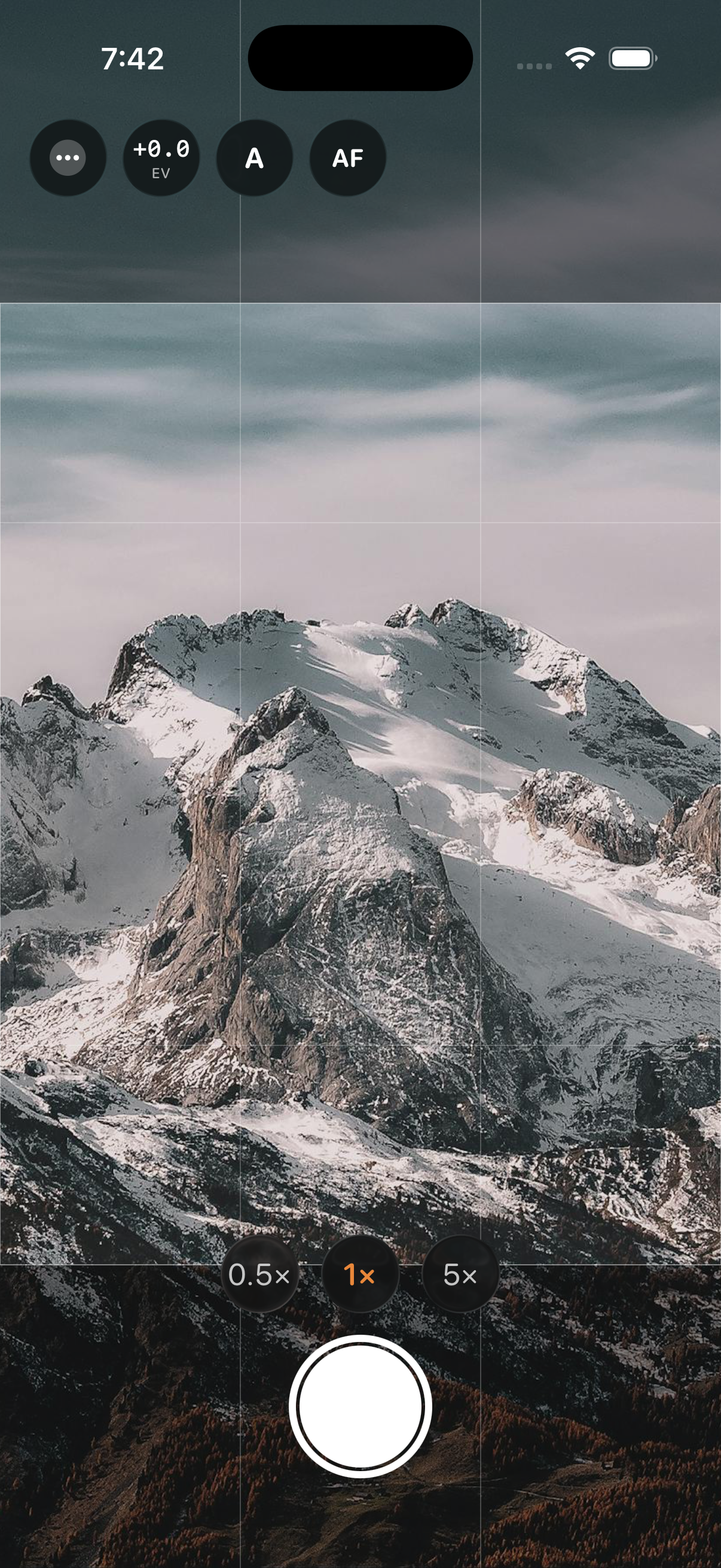 Live histogram on snow mountain